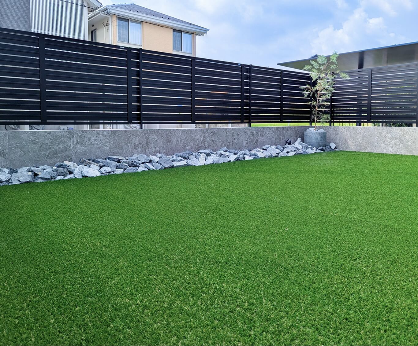 砂利敷き・人工芝