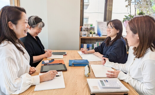 事務スタッフの会議