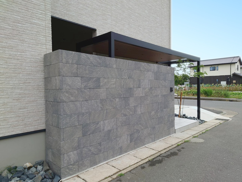 左サイドからはしっかりと目隠し。