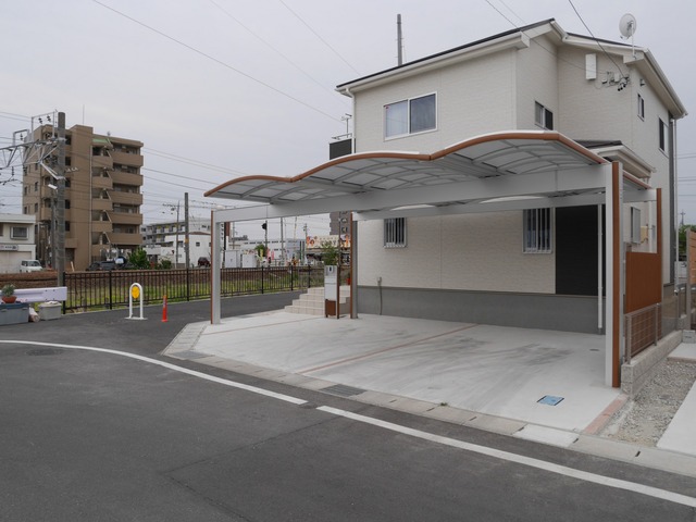 門柱とフェンスも新設しトータルコーディネート。