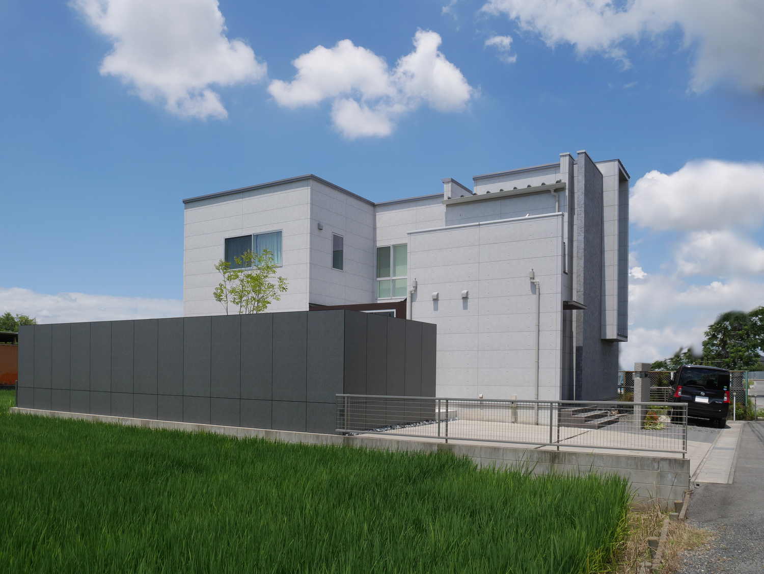 建物と一体感のあるデザインに。