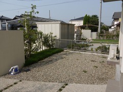 和室前のお庭。→