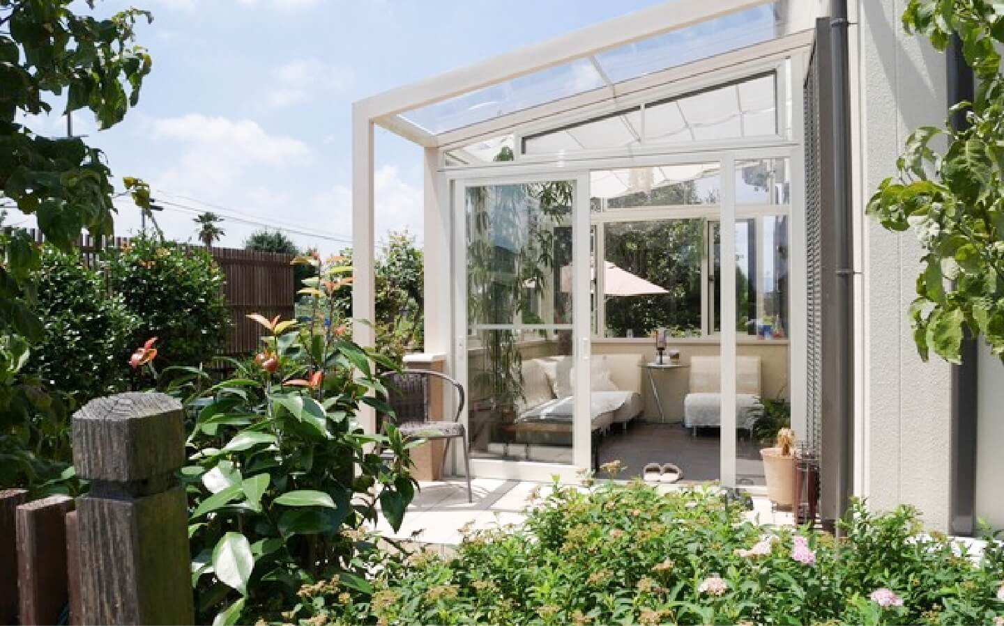 自然が多いウッドデッキ