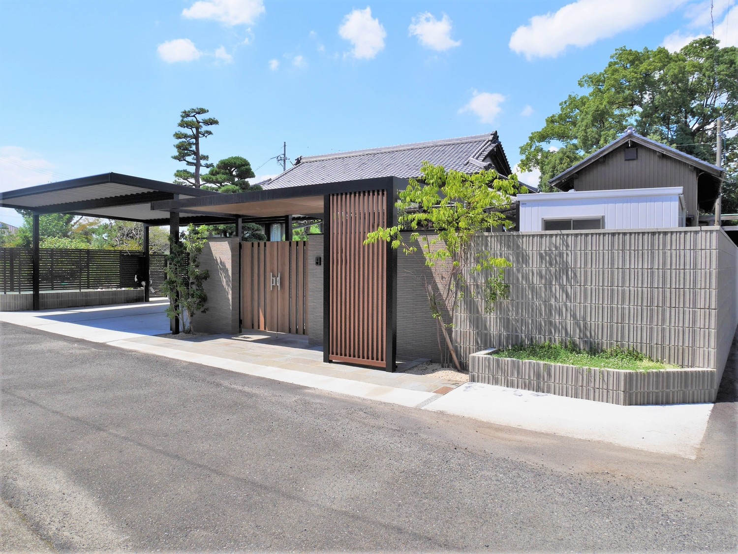 和風庭園の似合う、モダンな外観へ