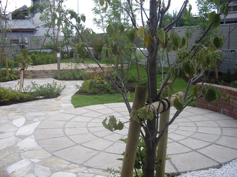 緑あふれる清々しいガーデン