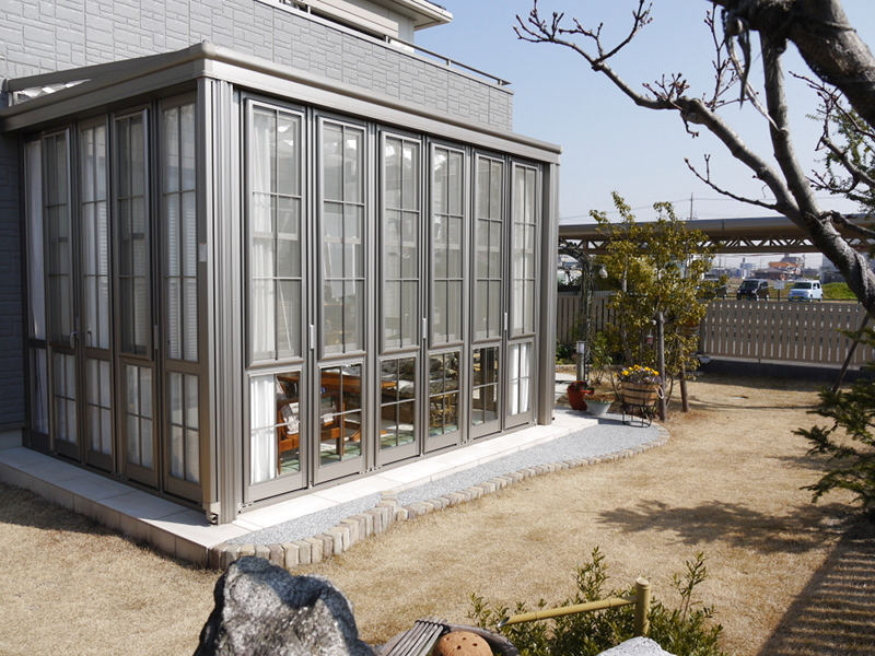 リビングの延長機密性の高いガーデンルーム