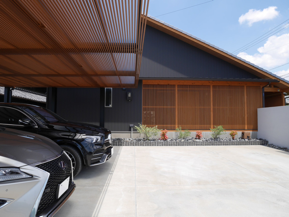 格子デザインが調和する和モダン外構