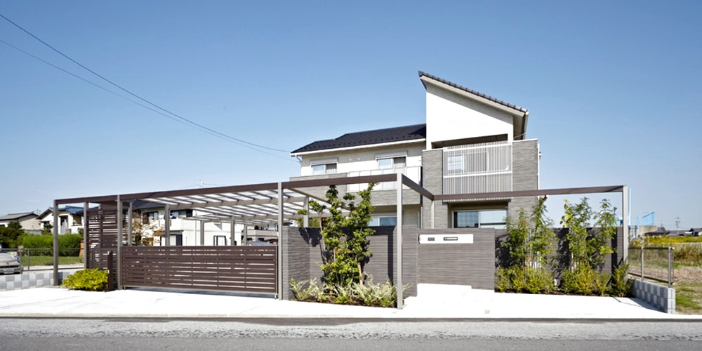 フレームで繋がる用途の異なる3つの門