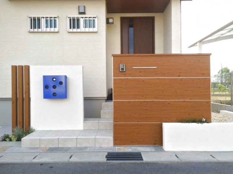 木目を基調としたファサード