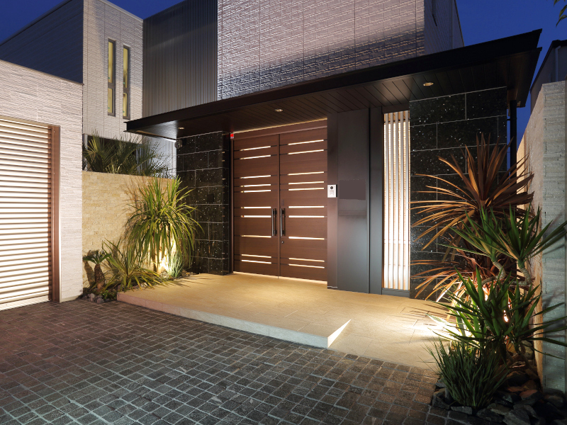 思わず立ち止まってしまう存在感