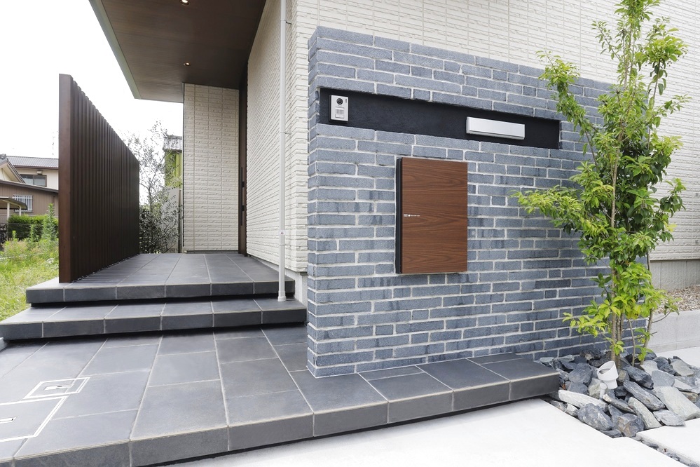 色使いにこだわったオープン外構