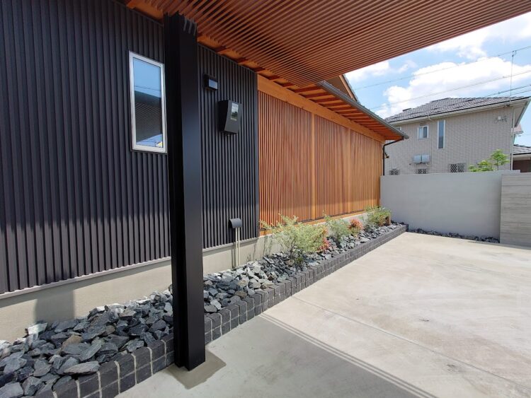 エクステリアを引き立たせる【割栗石】