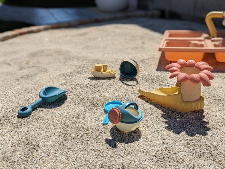 三重県川越町　砂場を取り入れた遊び心あふれるお庭