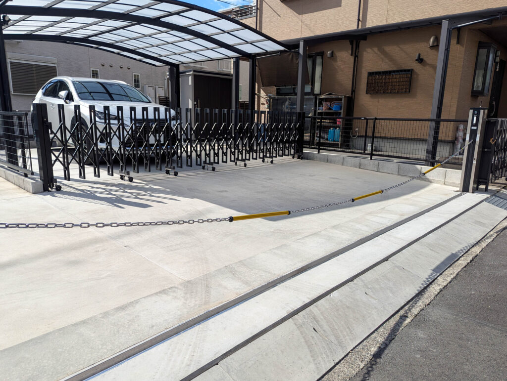 あま市　電動チェーンゲート施工