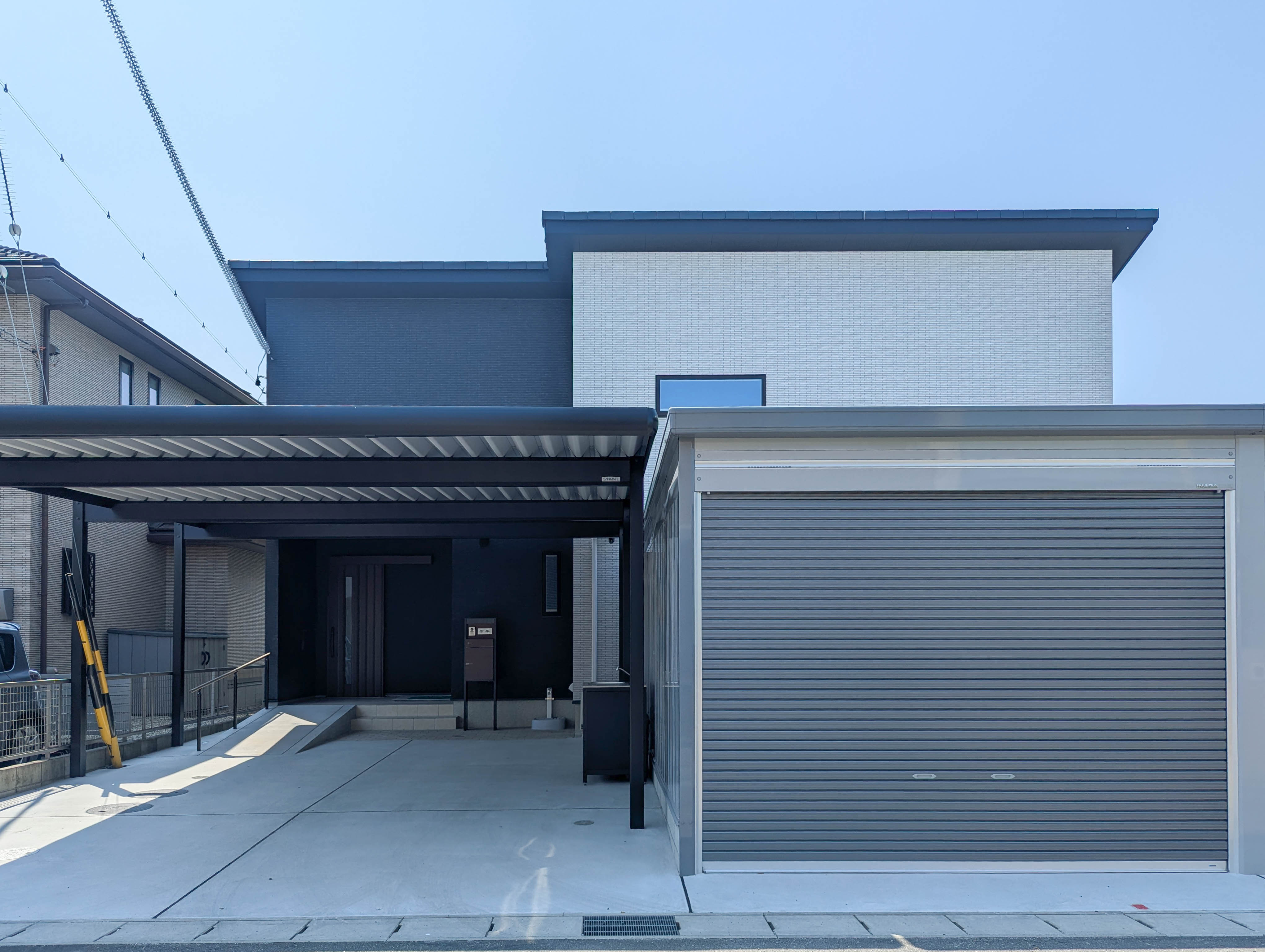 愛西市　折板カーポートとガレージを施工させていただきました