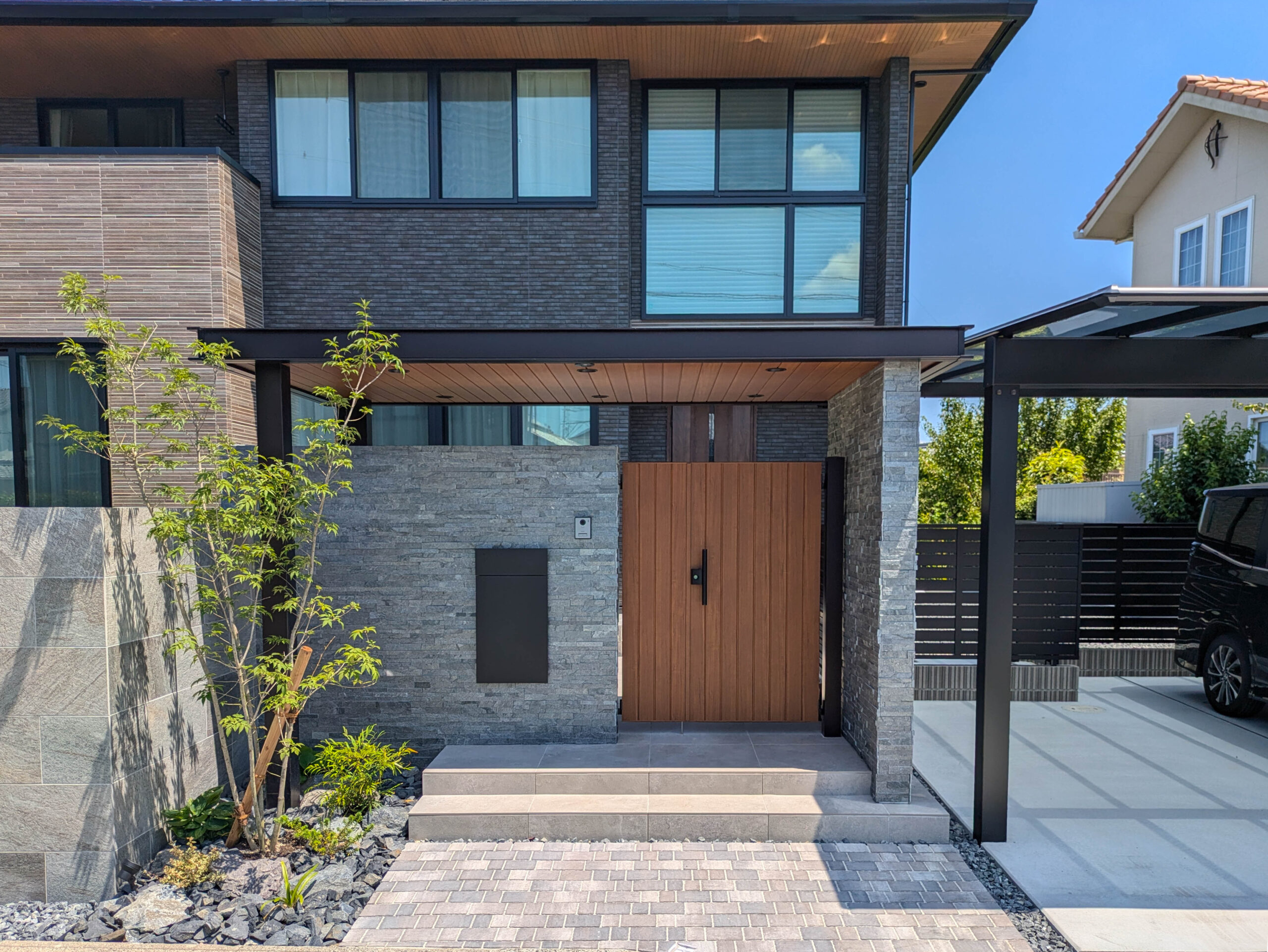 愛知県愛西市 ファサード空間 安全面、防犯面にも配慮したクローズ外構