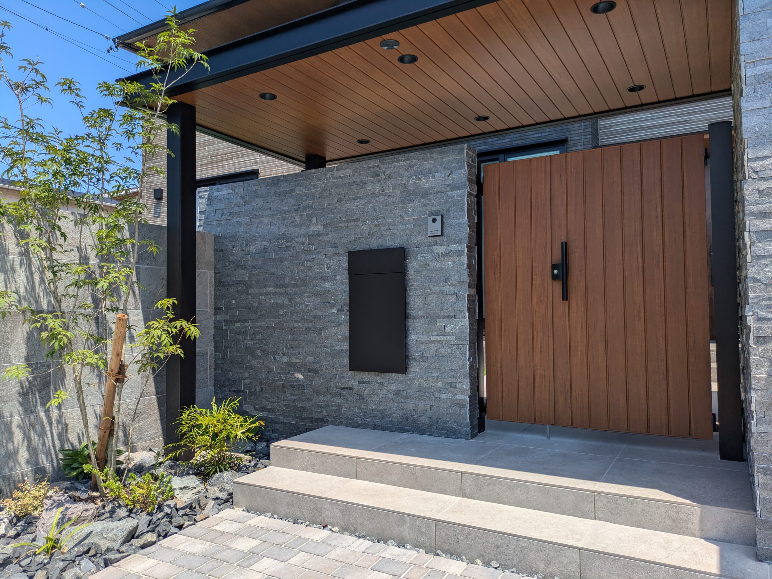 愛知県愛西市 門まわり アオダモを取り入れた自然のやさしい空間