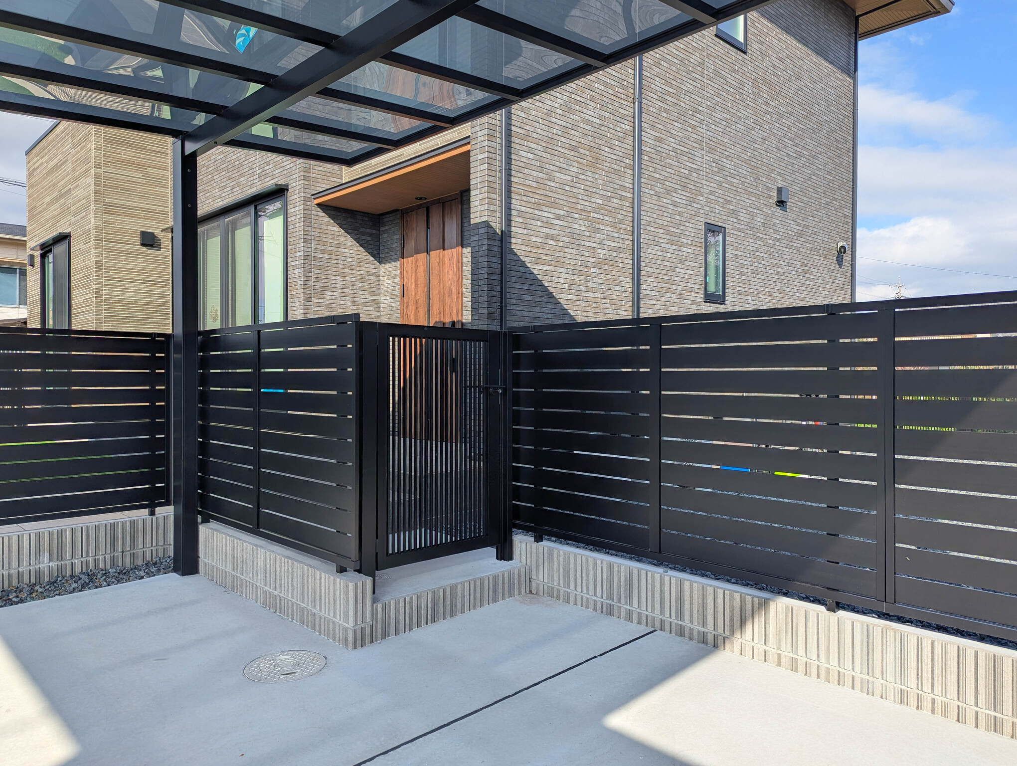 愛知県愛西市 家族用扉 駐車スペースから玄関までスムーズに行き来できる導線