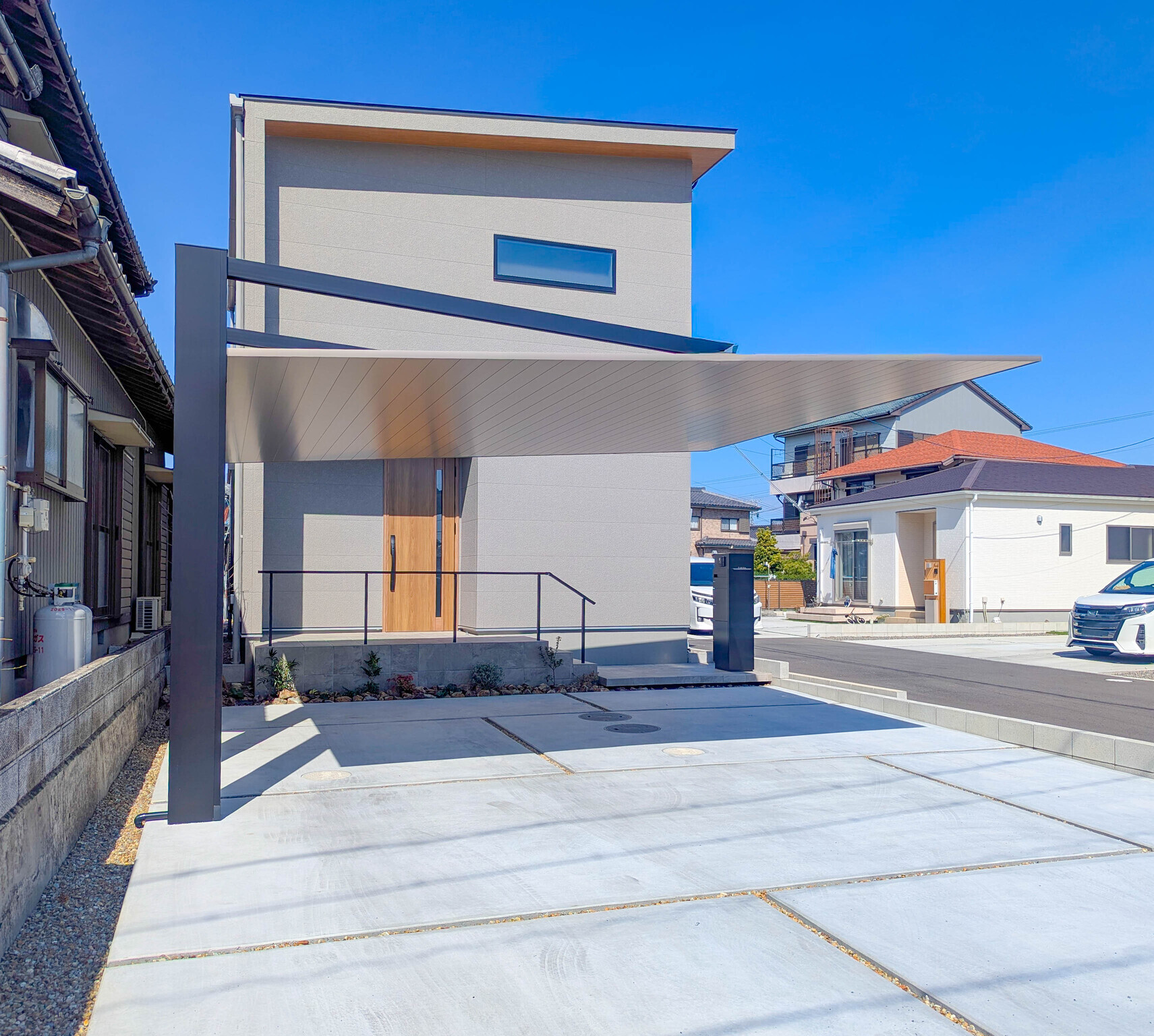 愛知県海部郡蟹江町　ファサード　お住まいと調和する統一感のあるファサードデザイン