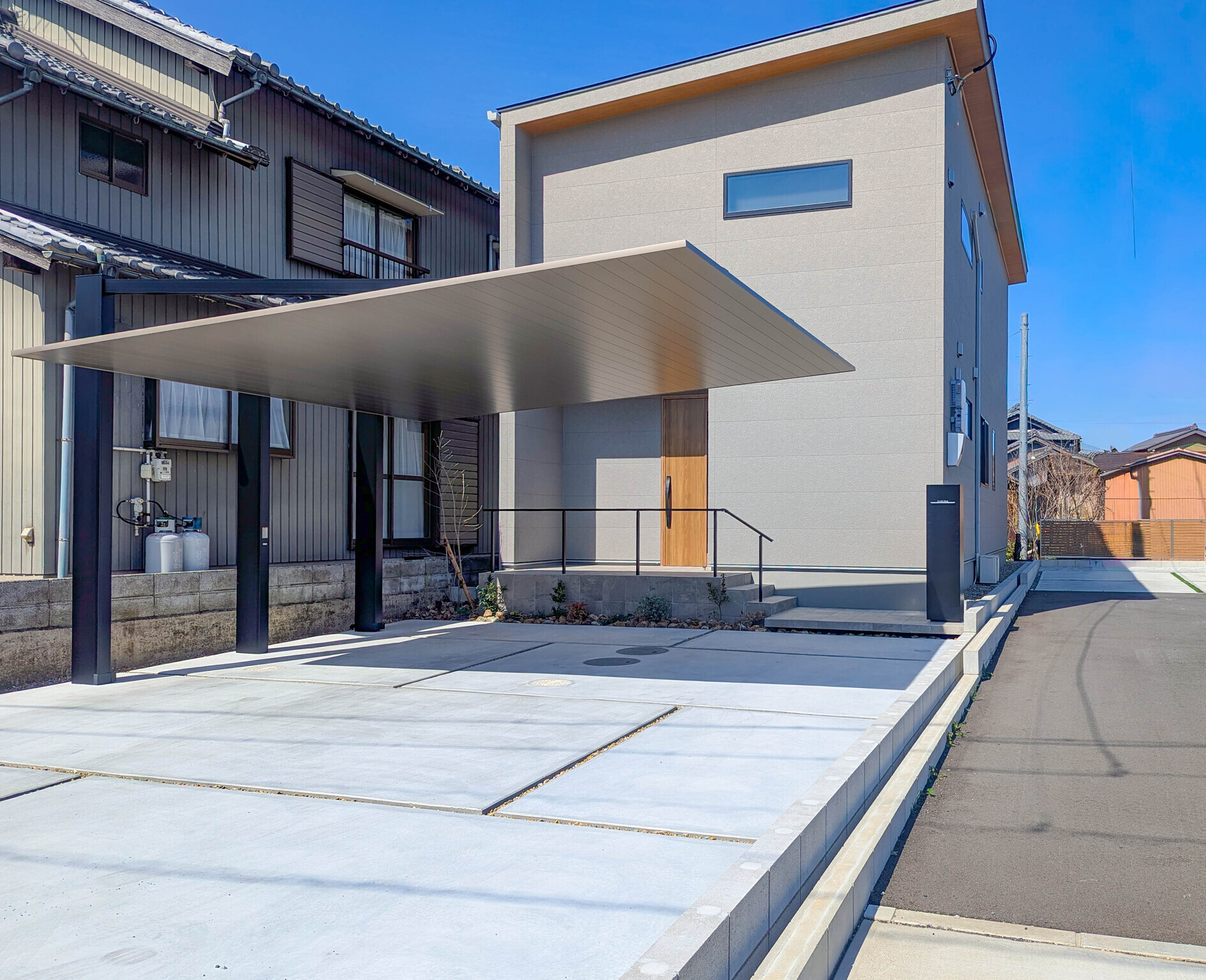 愛知県海部郡蟹江町　カーポート　カーポートSC後方支持タイプにすることで駐車をスムーズに