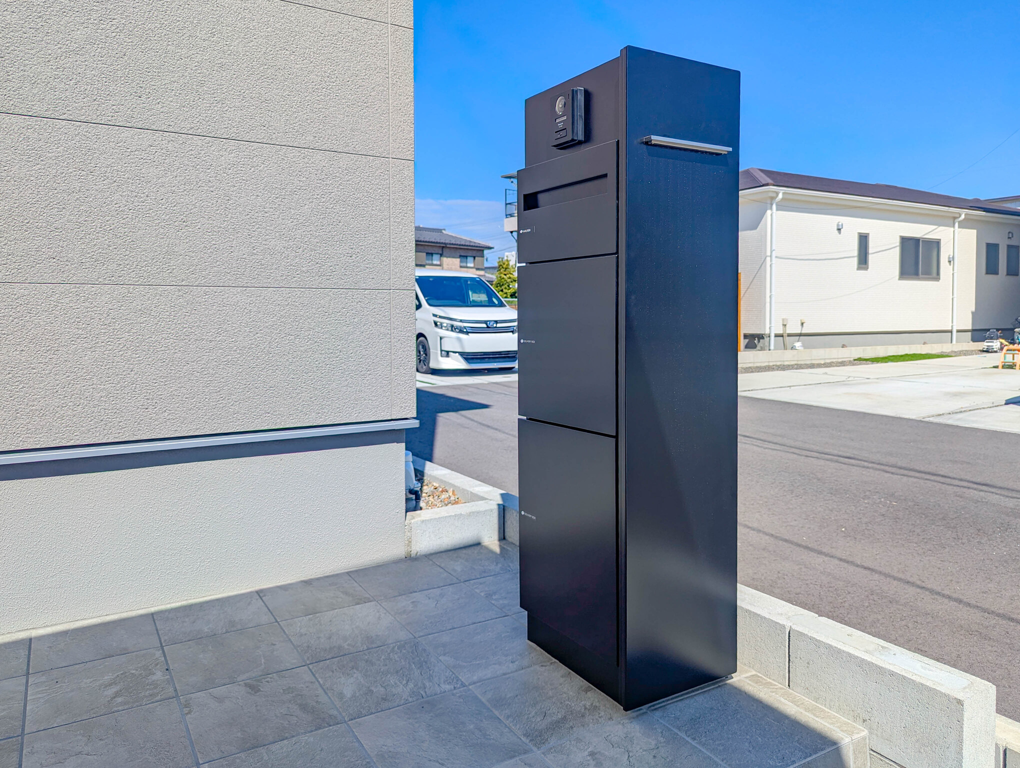 愛知県海部郡蟹江町　機能門柱　ユニソンのミース（Mies)を採用した機能門柱