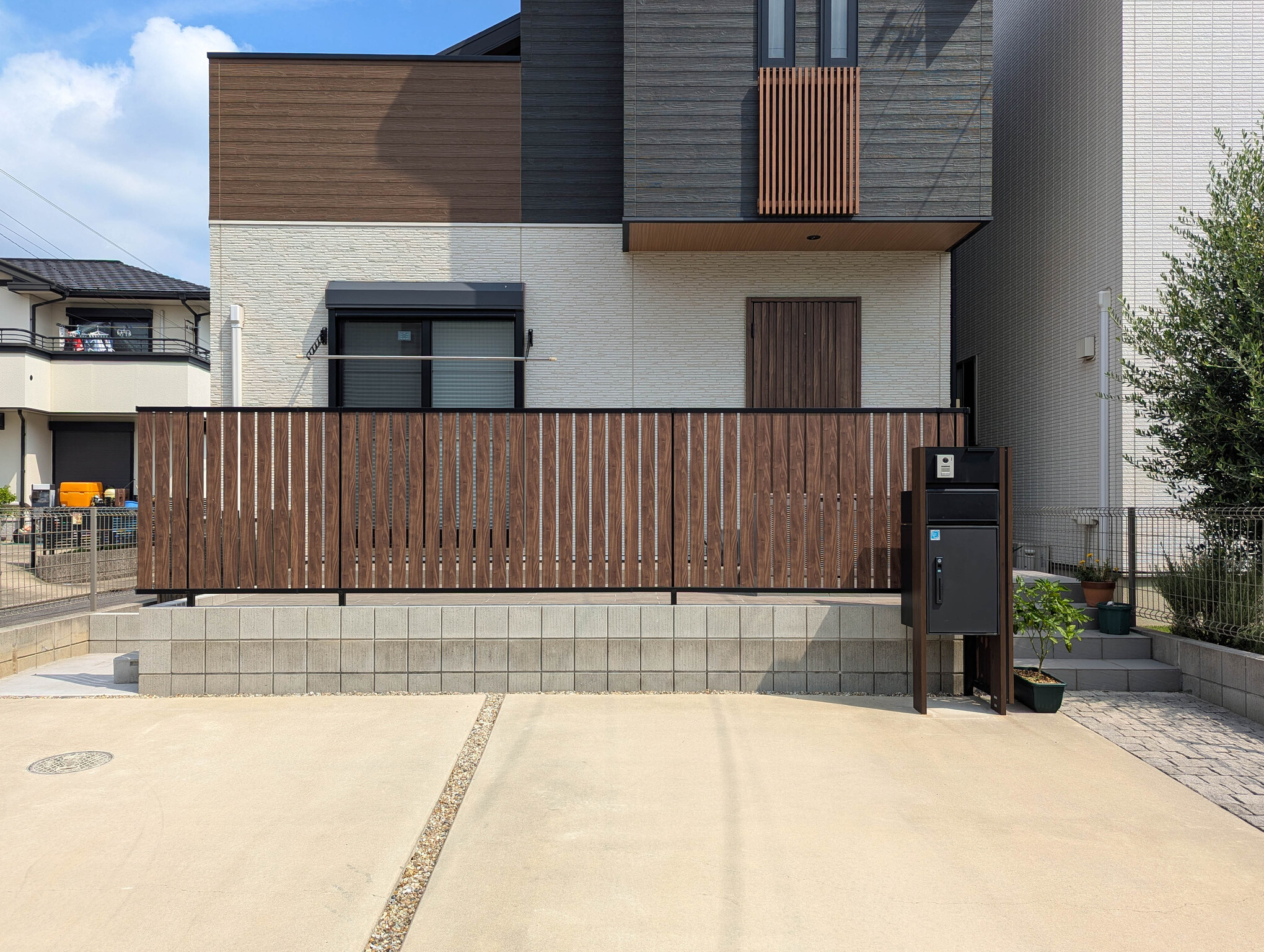 愛知県北名古屋市　外構リフォーム　もっと使いやすいお庭へ