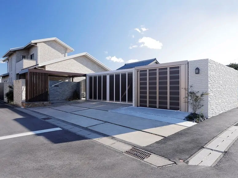 洗練されたセミクローズ外構で機能性を向上