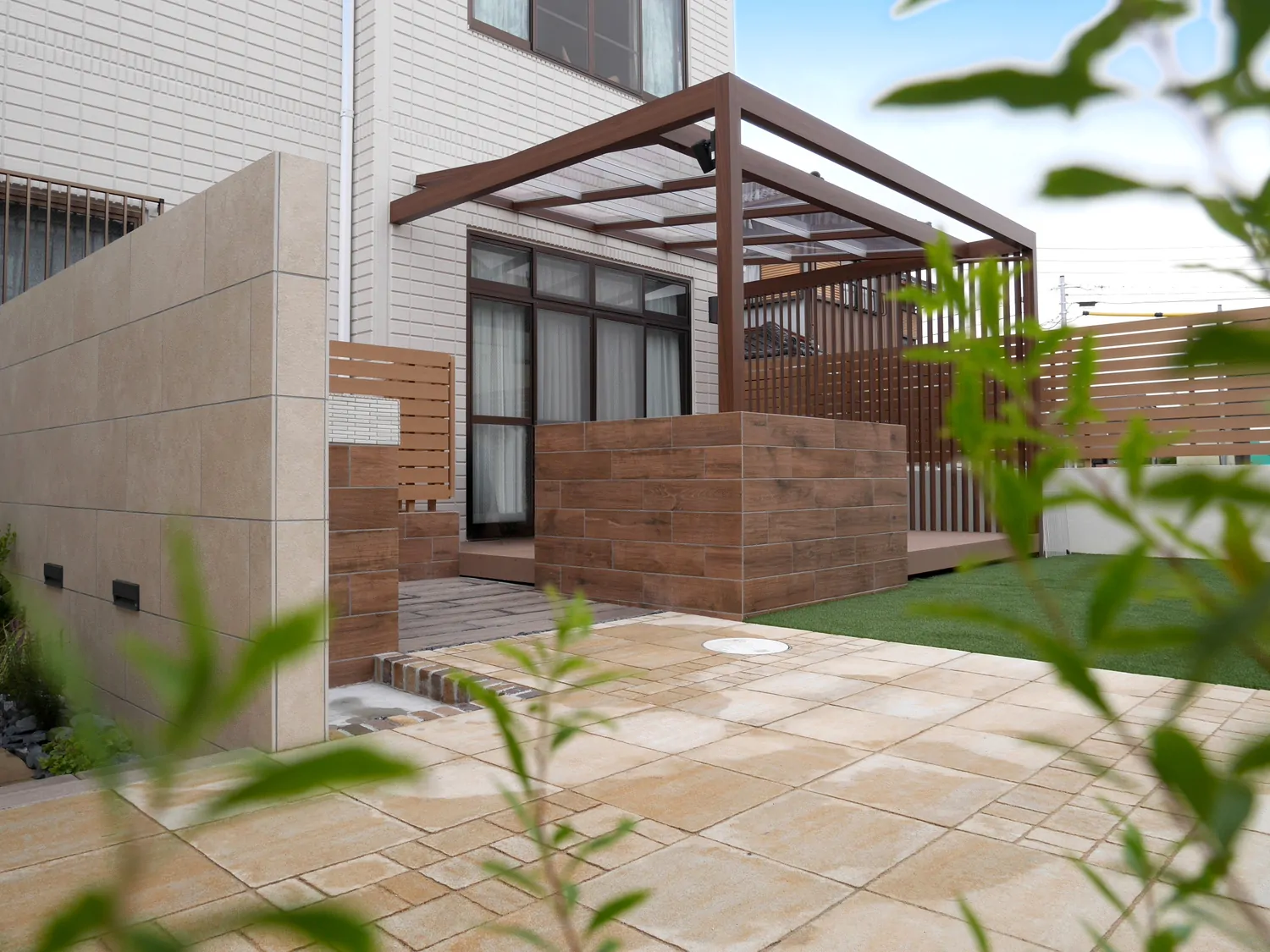 お庭時間が楽しくなるアウトドアリビング外構へ